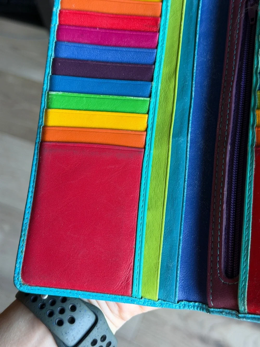 Dallatti Leather Wallet Rainbow Card Slots - Picture 12 of 12